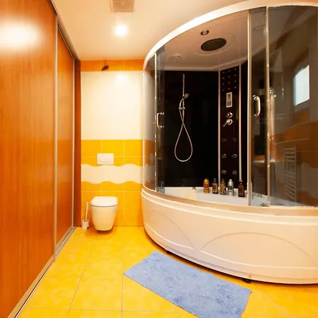 Apartment Center Of With Jacuzzi Bratislava